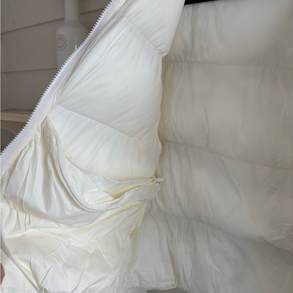 Fabletics Ivory Puffer Jacket Size Large - image 8